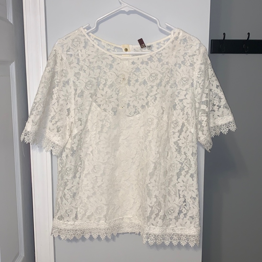 women’s large laced top